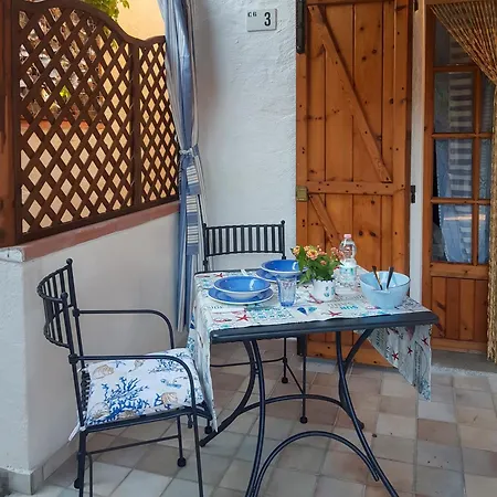 La Casa Di Giacomo E Graziella Villaggio Tamerici Apartman *